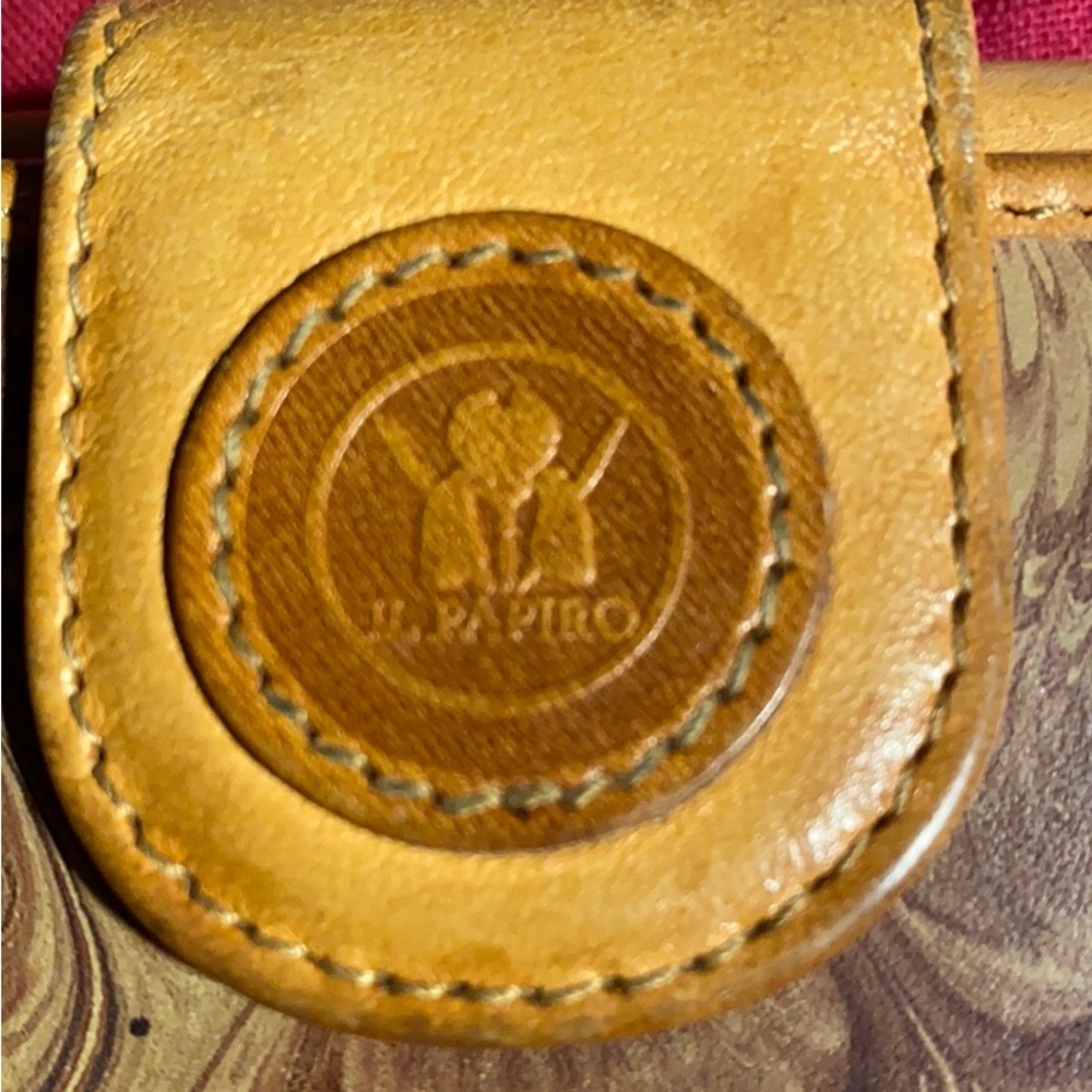 Woman’s Wallet - Picture 3 of 7